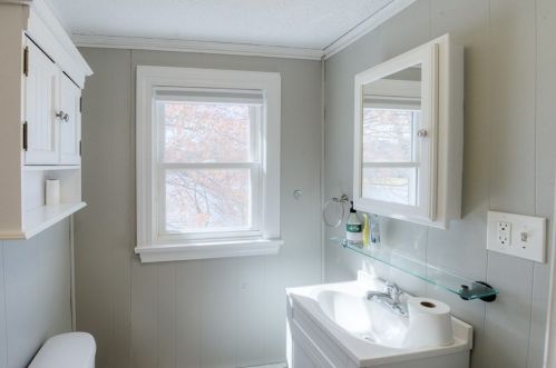 31 Indian Lk Pkwy, Worcester MA 01605-1215 exterior