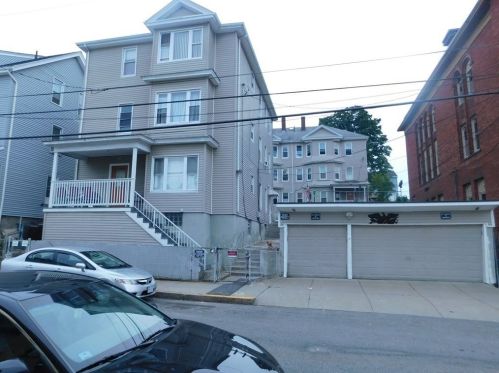 425 Division St, Fall River, MA 02721-1262