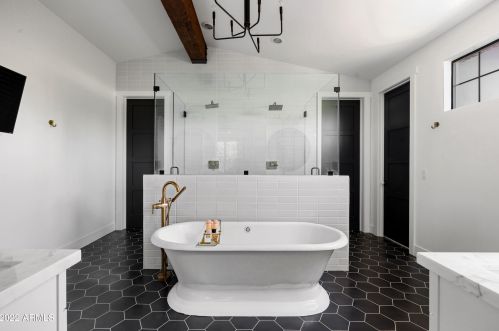 3140 52nd St, Phoenix AZ 85018-4402 exterior