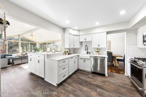 450 Branch Ave, Little Silver NJ  07739-1111 exterior