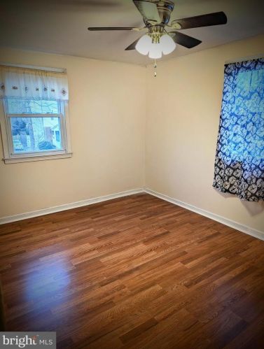 447 Hemlock Ter, West Deptford NJ  08096-2813 exterior