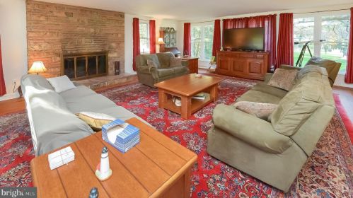 645 Kings Hwy, West Deptford NJ 08096-3129 exterior