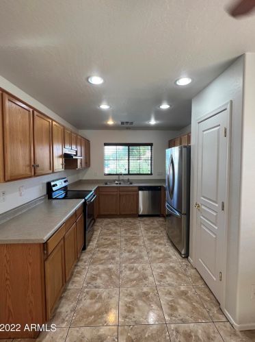 2904 72nd Ln, Phoenix, AZ 85043-7824