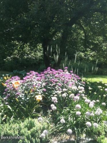 386 Oblong Rd, Williamstown MA 01267-3039 exterior