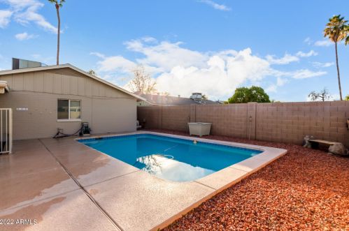 2328 Altadena Ave, Phoenix AZ 85029-3402 exterior