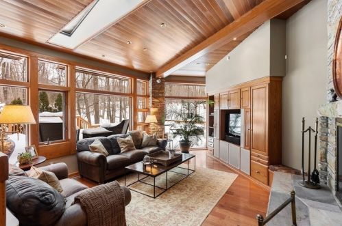 44 Sears Rd, Southborough MA 01772-1101 exterior