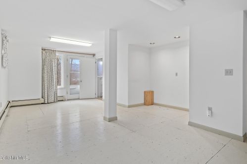 386 Oblong Rd, Williamstown MA 01267-3039 exterior