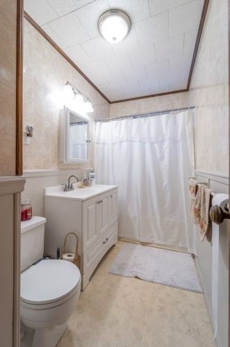 24 Fairbanks St, Worcester MA 01610-2104 exterior