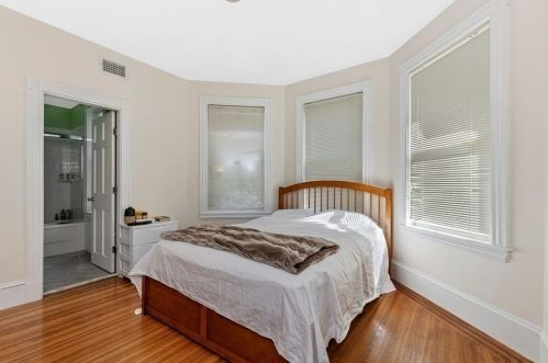 47 Washington St, Newton MA 02458-1450 exterior