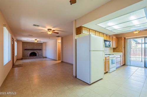 2324 Cactus Rd, Phoenix AZ 85032-7609 exterior