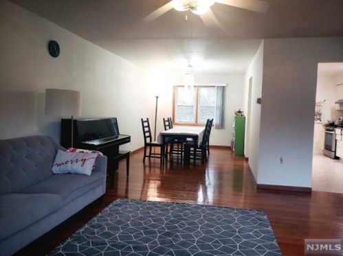 9 Burns Pl, Cresskill NJ  07626-1003 exterior