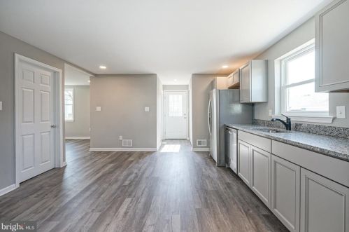 326 Billingsport Rd, West Deptford NJ 08066-2238 exterior