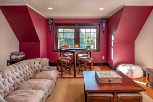 1 Sears Rd, Southborough MA 01772-1101 exterior