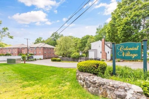 4 Colonial Village Dr, Arlington MA 02474-3926 exterior