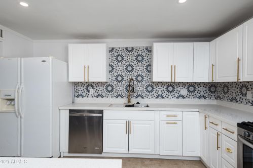 3767 Captain Dreyfus Ave, Phoenix AZ 85032-6672 exterior