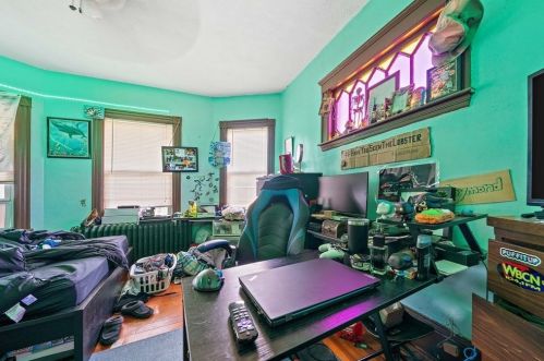 2 Town Hill St, Quincy MA 02169-6417 exterior