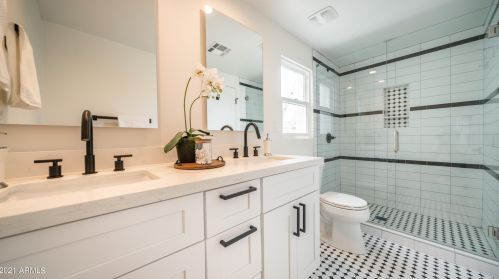 70 Edgemont Ave, Phoenix AZ 85035-2212 exterior