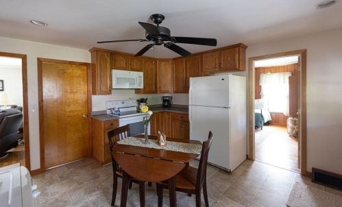 51 Grv St, North Brookfield MA 01535-1944 exterior