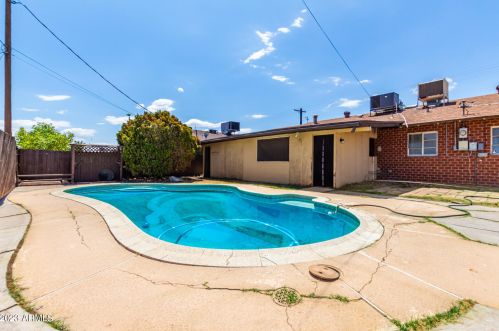 6329 43 Ave, Phoenix AZ 85029-3944 exterior