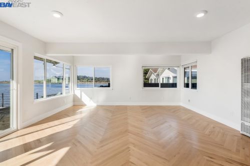 13095 Neptune Dr, San Leandro CA  94577-3130 exterior