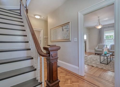 20 Oakland Ave, Newton, MA 02466-1705