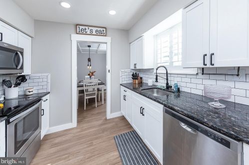 105 Red Stone Rdg, West Deptford NJ  08096-4134 exterior