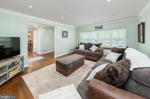 947 Locksley Ln, West Deptford NJ  08096-3121 exterior