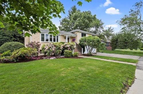 107 Brandeis Rd, Newton, MA 02459-2707