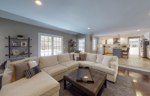 11 Colonial Dr, Shrewsbury MA  01545-1520 exterior