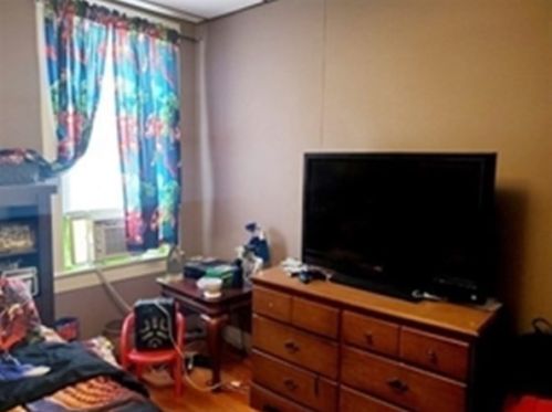 133 Rdg St, Fall River MA 02721-1801 exterior