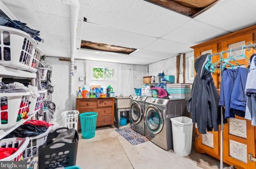 716 Creek Ln, West Deptford NJ 08051-1631 exterior