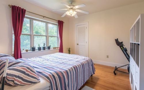 185 Pelham Rd, Amherst MA 01002-9777 exterior