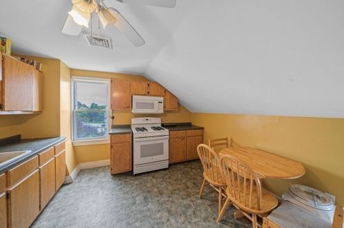 221 Healy St, Fall River MA 02723-1289 exterior