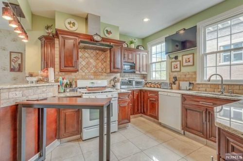 440 Belgrove Dr, Kearny NJ 07032-1628 exterior