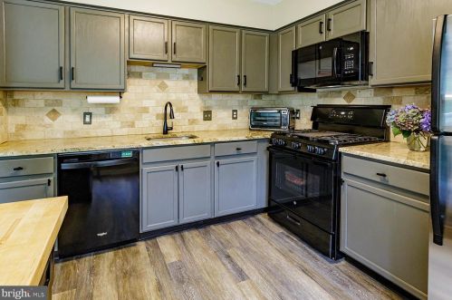 1103 Crestmont Dr, West Deptford NJ 08051-2158 exterior