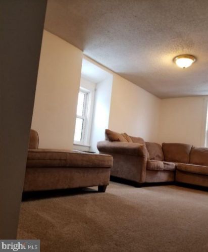 1093 Mail Ave, West Deptford NJ 08096-6514 exterior