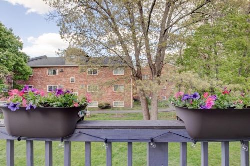 162 Oak St, Taunton MA 02780-4400 exterior