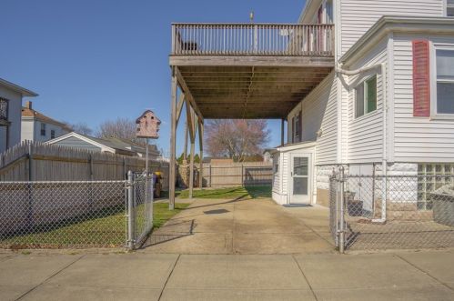 1665 Bay St, Fall River MA 02721-1006 exterior