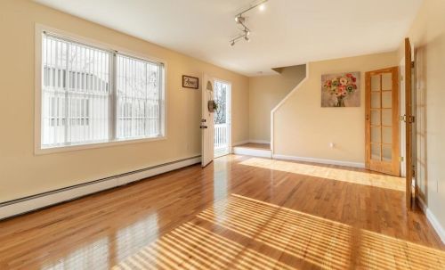 16A-16B Sigourney St, Worcester MA exterior