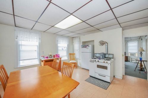 9 Lund St, Worcester MA 01607-1117 exterior