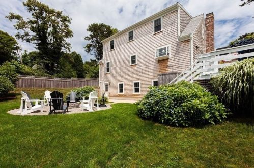 74 Ellis St, Chatham MA  02633-1881 exterior