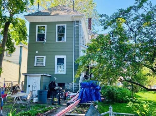 73 Tremont St, Taunton MA 02780-3083 exterior