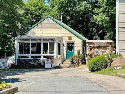 506 Elm St, West Bridgewater MA 02379-1122 exterior