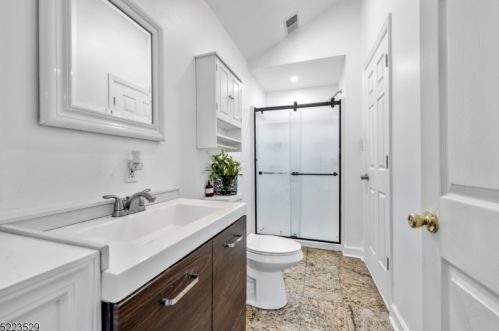 27 Ridgedale Ave, East Hanover NJ 07936-1804 exterior