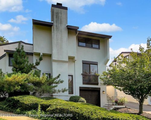 122 Tower Hill Dr, Tinton Falls, NJ 07701-2422