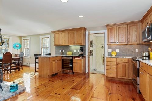 215 Long Pond Rd, Plymouth MA 02360-2607 exterior