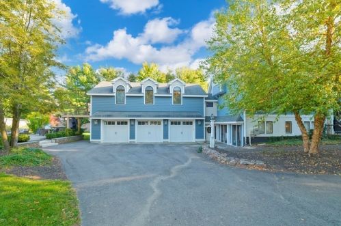 885 Randolph St, Canton MA 02021-1365 exterior