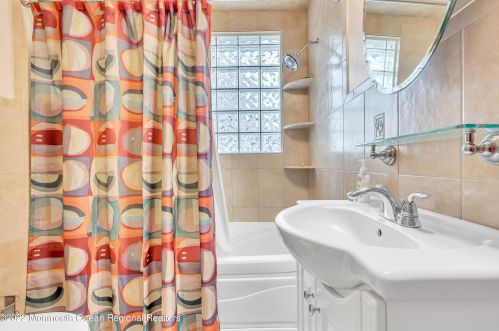 1326 Locust Dr, Tinton Falls NJ 07712-4911 exterior