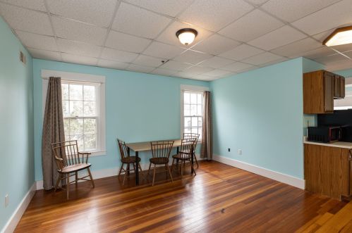 78 Main St, Falmouth MA 02540-3129 exterior