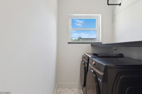 19 Grant Ave, East Hanover NJ  07936-2950 exterior